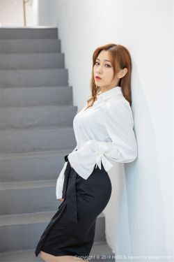 老扒抱着陈红走进卧室导演
